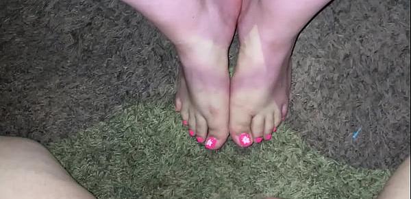  Cumhots on beautiufl Sexy feet and toes CUMPILATION (Amatuer Latina Feet)